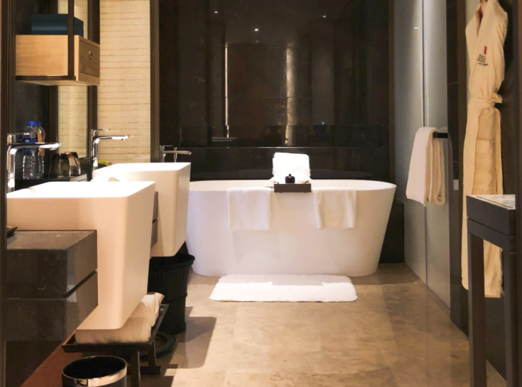 Acrylic Bathtubs Vs Acrylic Solid Surface Bathtubs Kkr Stone